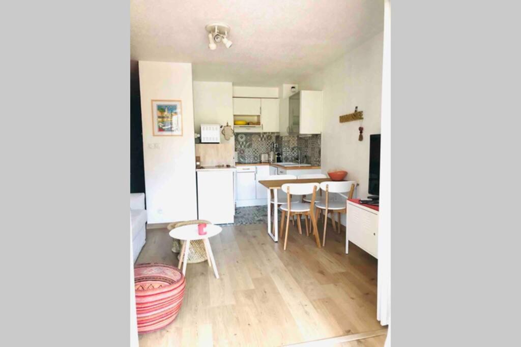 Apartment La Petite Pinede Climatise Proche